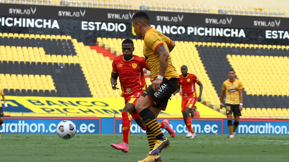 Barcelona derrotó a Aucas por 3-0 luego de que los orientales se quedaron con seis juagdores.