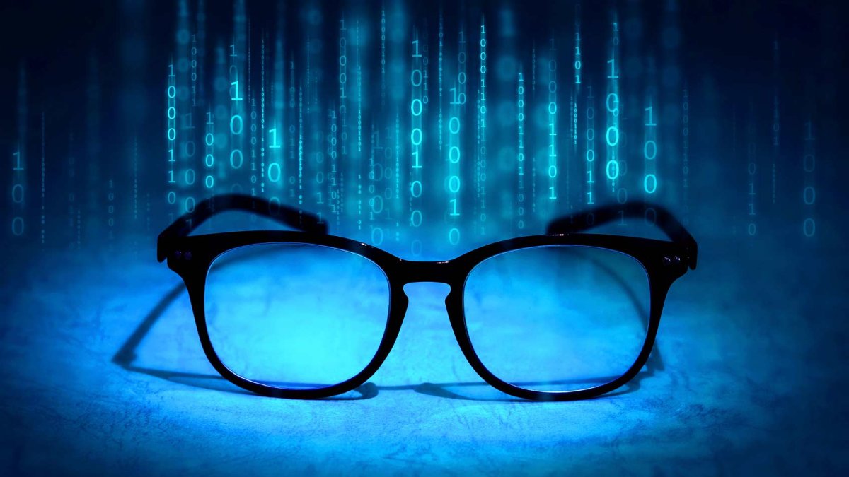 Mucho se ha dicho sobre el uso de lentes que filtren la luz azul, pero algunos son mitos.