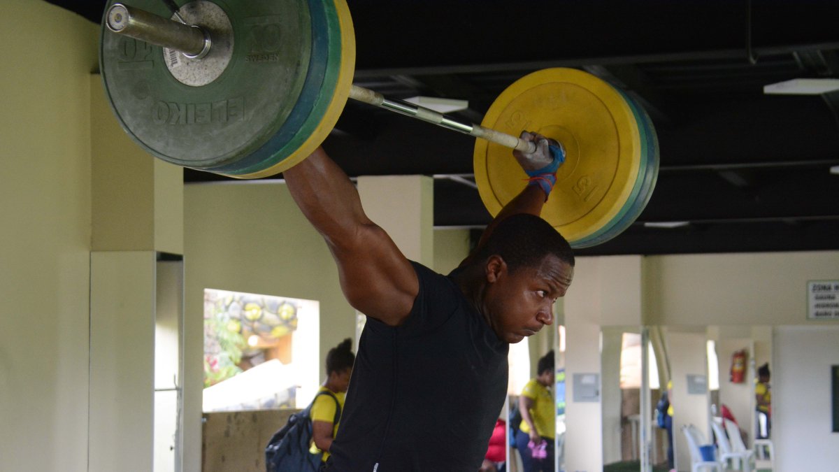 Recuperación. David Arroyo, quien sufría de una lesión, está al 100% e irá por los 109 kg.