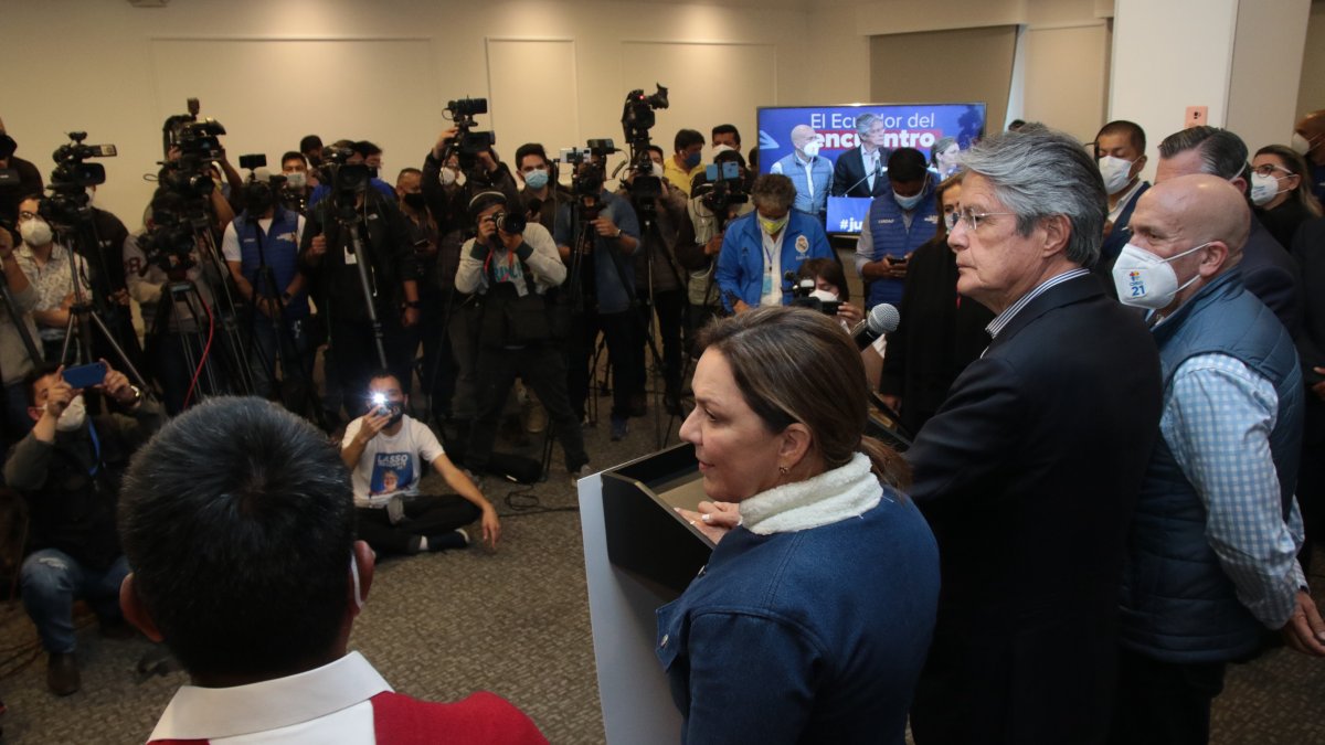 El presidente electo brindó su primera rueda de prensa luego de la votación en Quito.