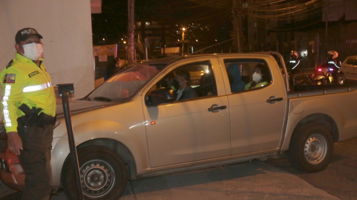 Diligencia. La noche del martes llegaron a la Corte los procesados por presunta delincuencia organizada.