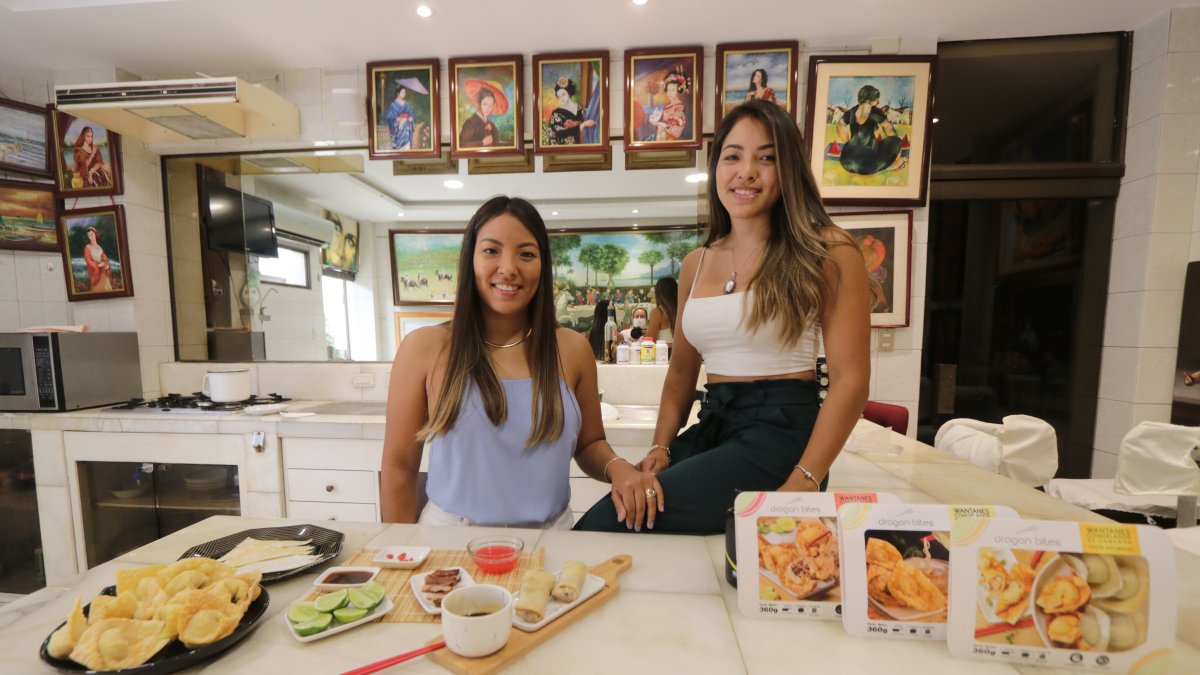 Hermanas Man Ging en la cocina de su casa en Urdesa, donde nació su emprendimiento.

Agencia (ag-extra)