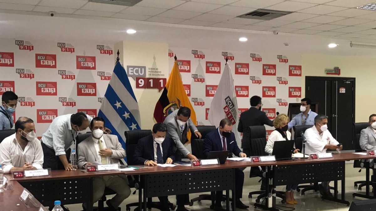 Autoridades se reunen para trazar nuevas medidas y recomendaciones.