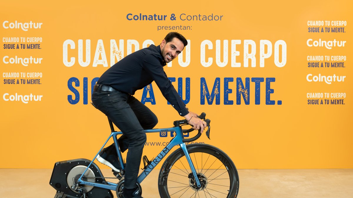 Alberto Contador destacó la fortaleza de Richard Carapaz para los ascensos y su capacidad para reinventarse en la carretera.