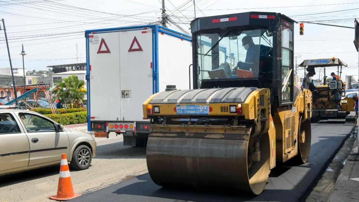 En la ciudadelas, se observa maquinaria aplanando las vías desde esta semana.