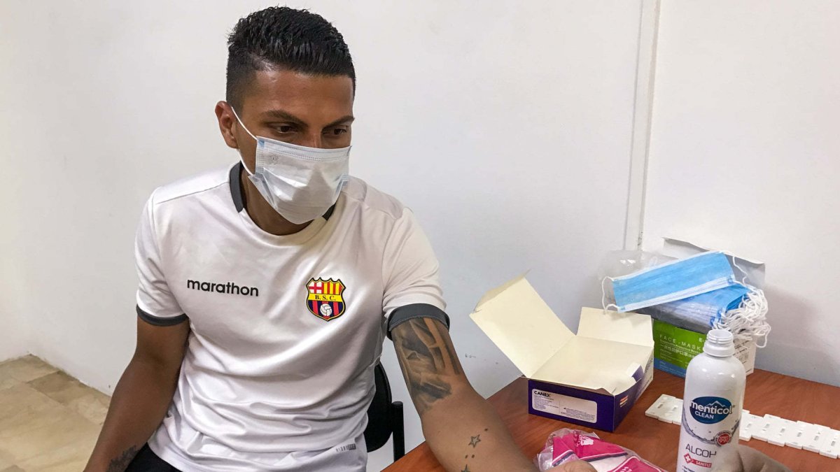 Los jugadores de los equipos ecuatorianos seguirán con su protocolo inclusive después de la vacunación. En Barcelona los controles son constantes para los torneos.