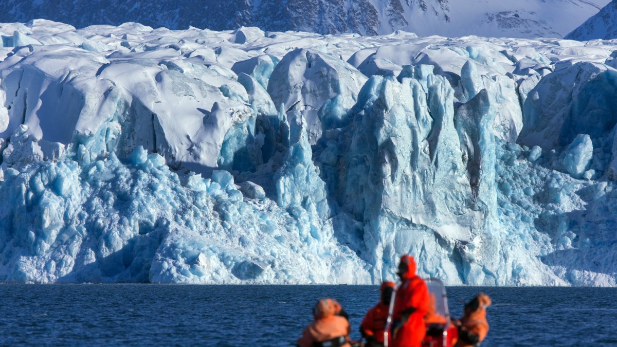 Al norte del Círculo Polar Ártico, en la isla noruega de Spitsbergen, se está construyendo un centro de visitantes único en el mundo dedicado a la Bóveda Global de Semillas de Svalbard.