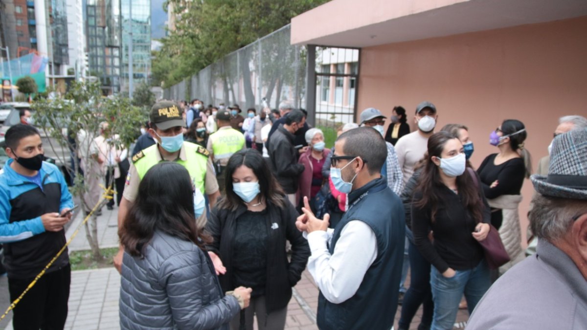 La vacunación genera nuevas filas en la capital.