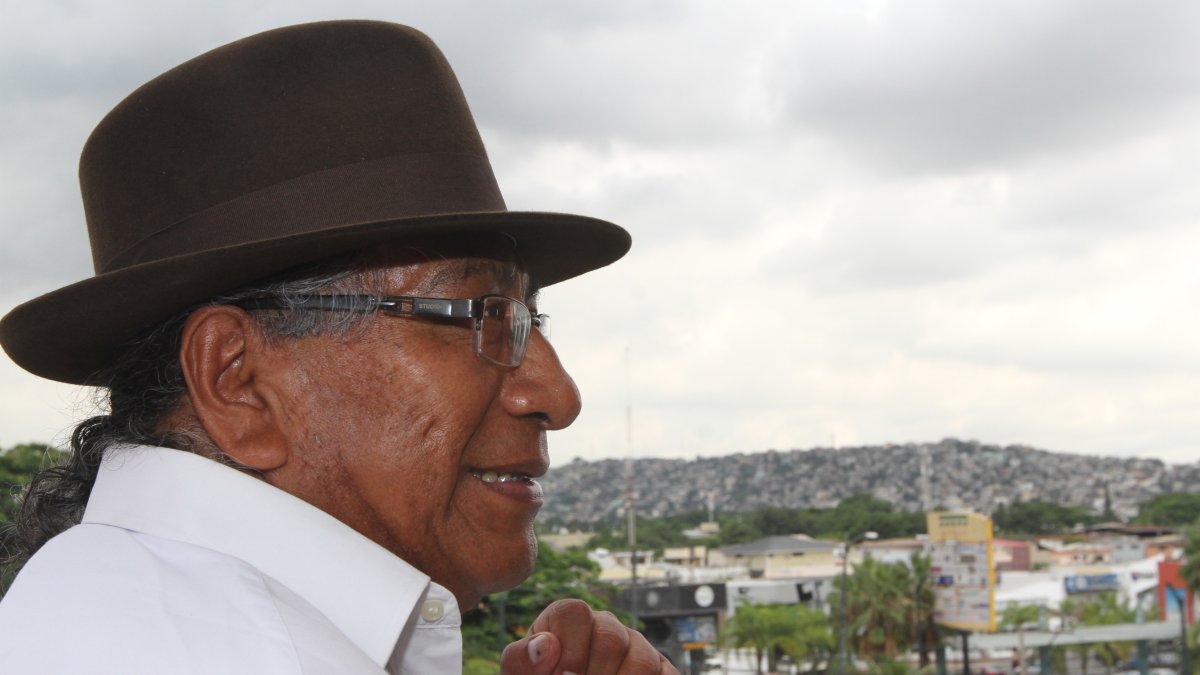 El cantante otavaleño tiene 74 años