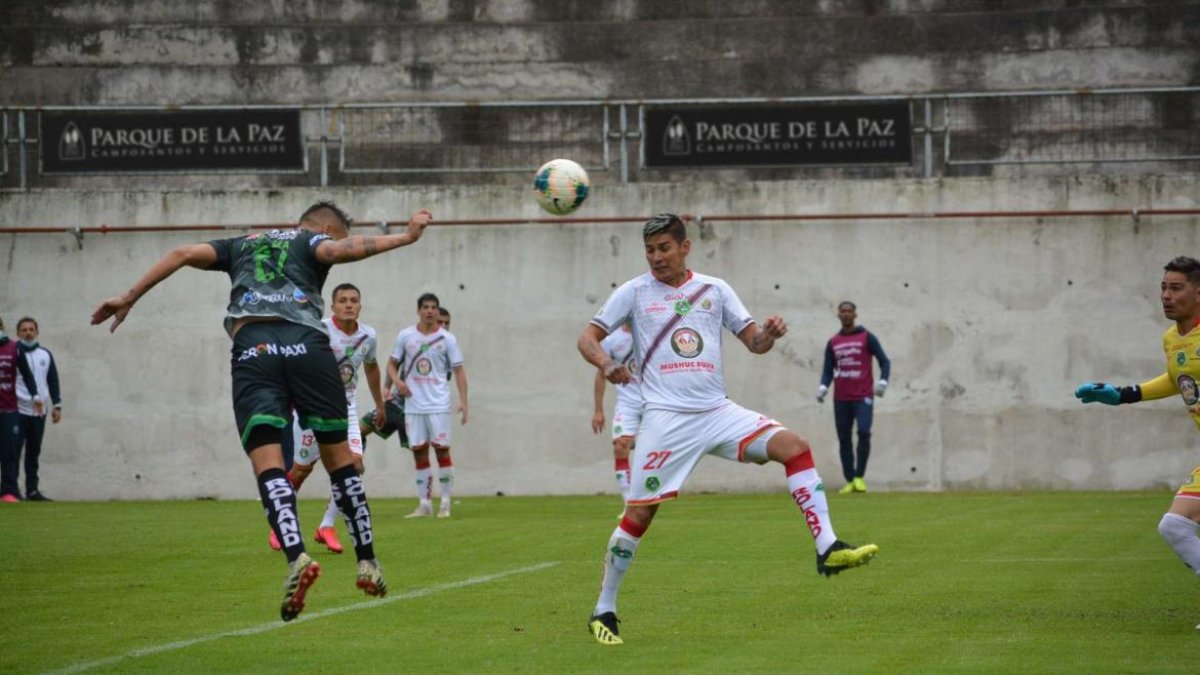 Luis Romero (c), central de Mushuc Runa, es uno de los contagiados con COVID-19,