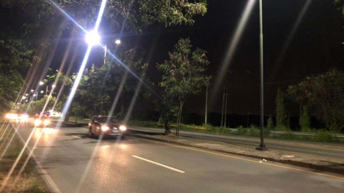 La arteria que conecta al norte con el suroeste de Guayaquil y con la vía a la Costa está mejor iluminada.