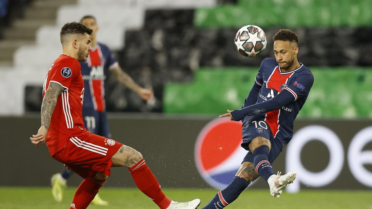 Neymar (d) fue la máxima figura del PSG en la vuelta contra el Bayern Munich.