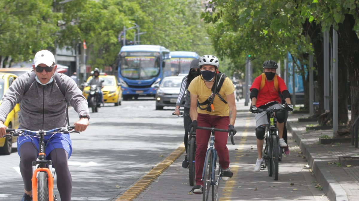 El ciclopaseo consiste en el cierre de vías principales como La Amazonas, para el paso de los ciclistas.