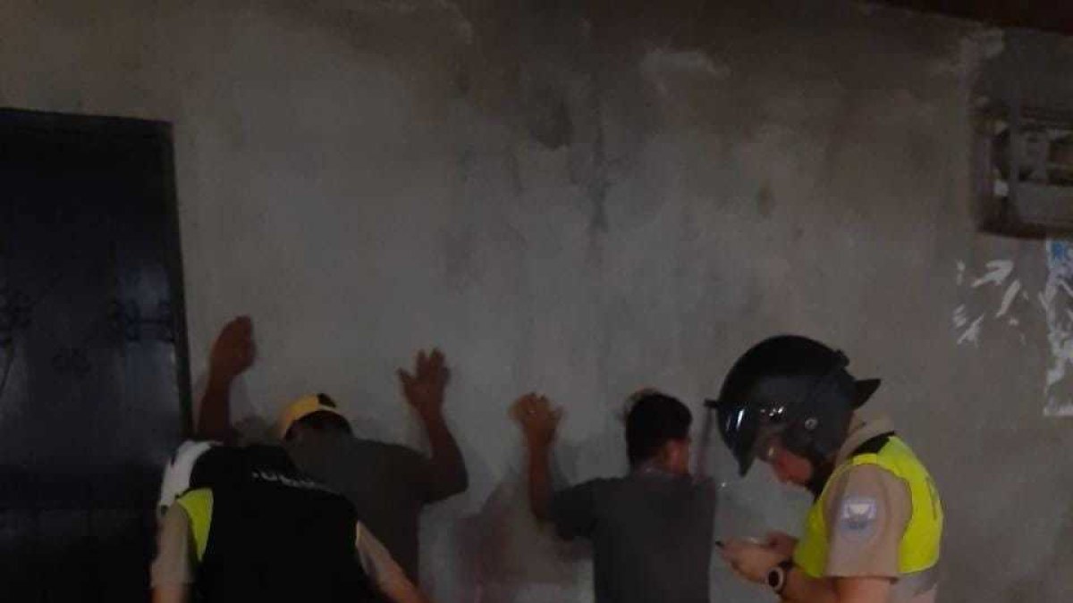 Operativo. Uno de los controles que está realizando la policía.