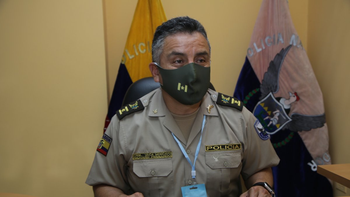 Figura. El coronel durante su encuentro con EXPRESO.