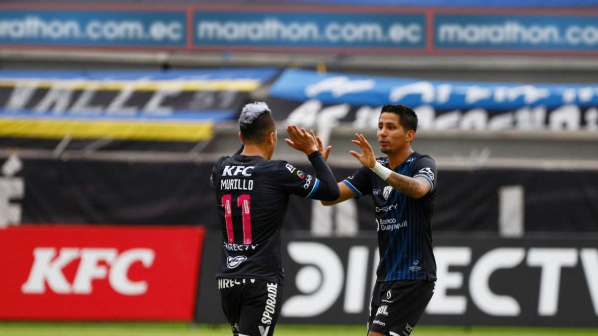 Joffre Escobar celebra el primer gol del equipo rayado ante el 9 de Octubre
