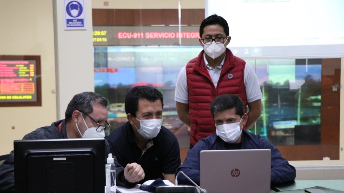 Las mesas de salud y seguridad se reunieron durante la tarde para elaborar un informe.