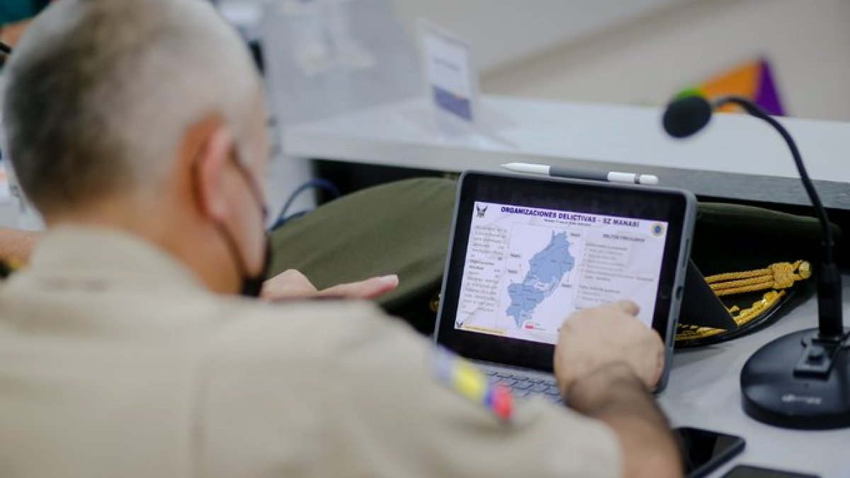 Hasta Manta llegaron ocho generales de la Policía Nacional, incluyendo a la comandante General, Tannya Varela.