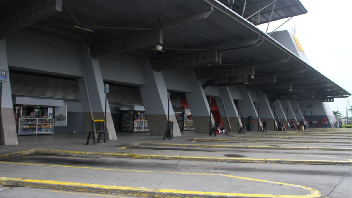 Hecho. El funcionamiento de las terminales se suspenderá los días sábado y domingo.