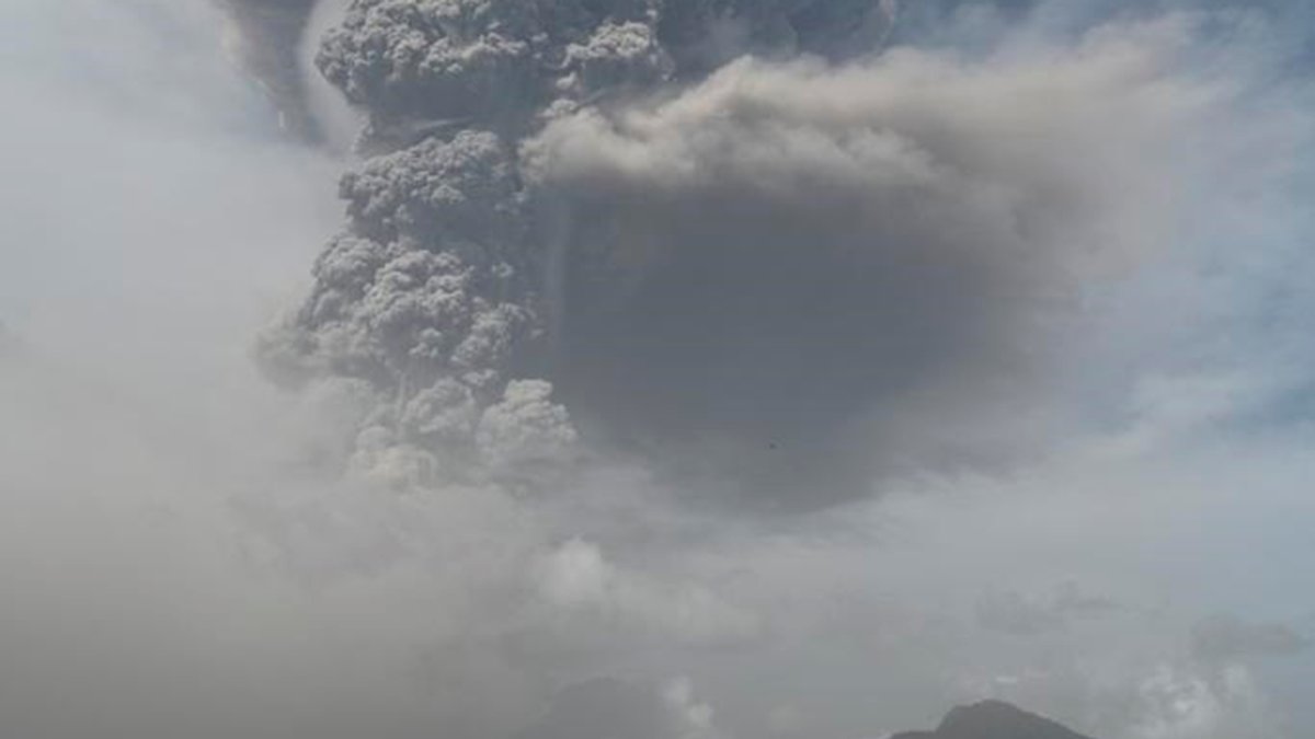 Panorama en San Vicente y Granadinas tras la erupción del volcán La Soufriere.