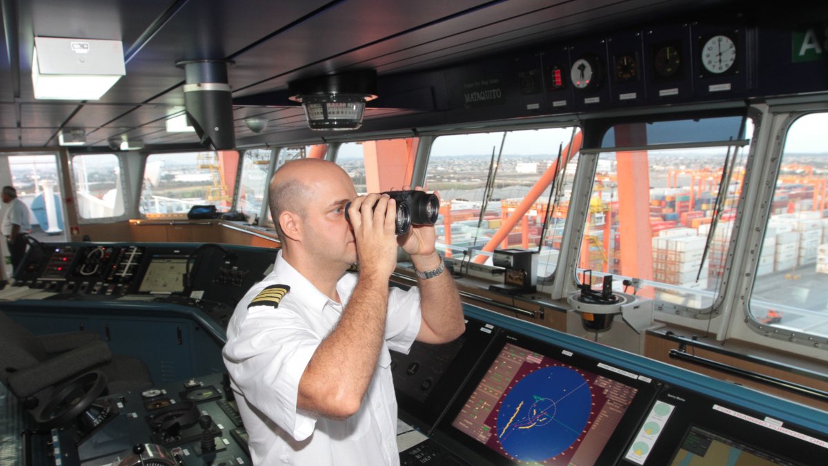 A la ciudad arriban todos los días barcos mercantes.