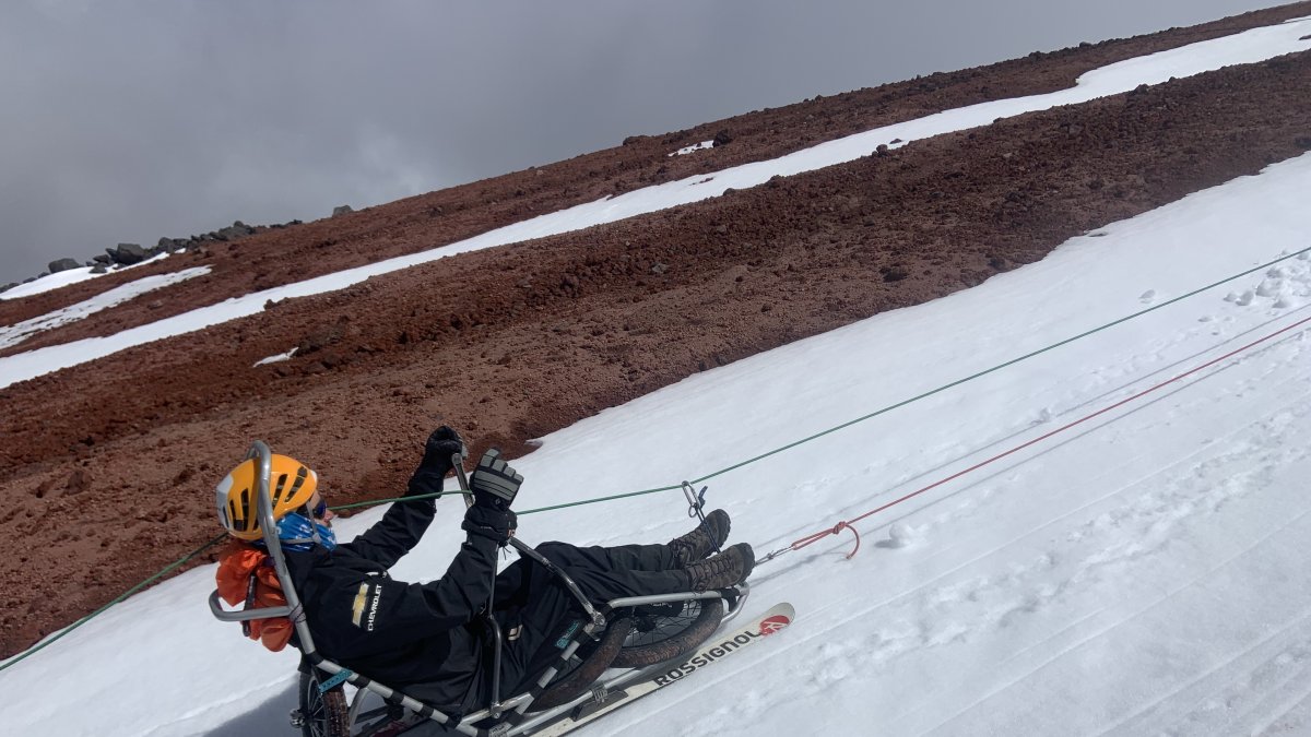 Sebastián Carrasco ascenderá el Cayambe como parte del proyecto One More Summit.