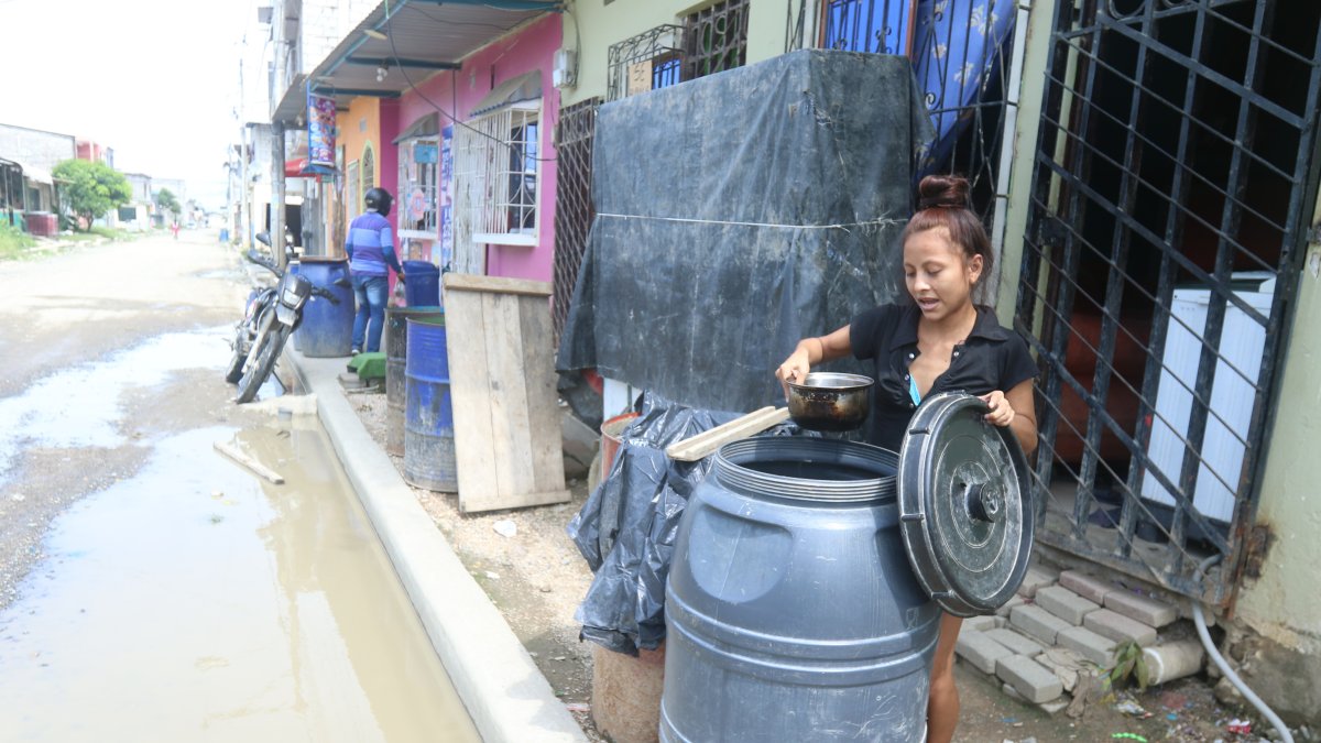 La gente de Durán debe lidiar con un abastecimiento por horarios. Las zonas más afectadas son la norte, la centrosur y la este.