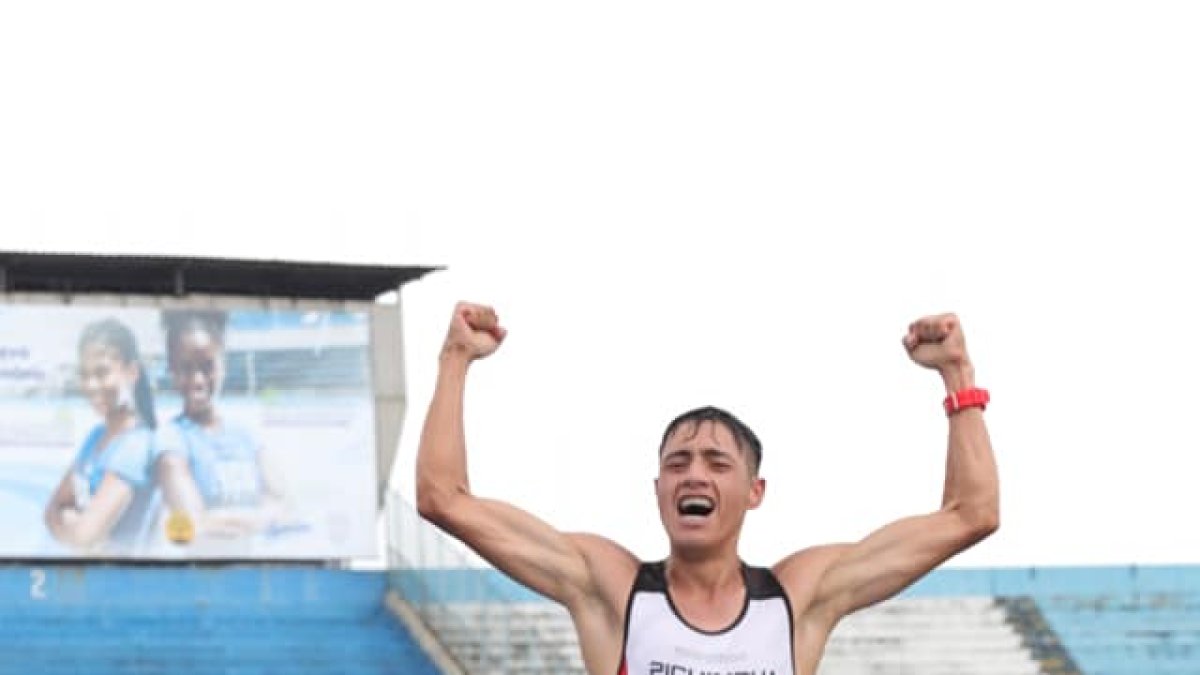 David Hurtado rompió la marca de hace 27 años en los 10.000 metros marcha.