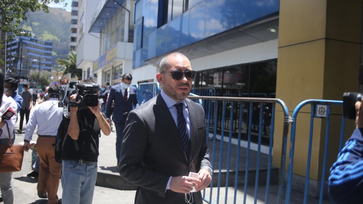 Defensa. Jorge Luis Ortega defiende al contralor Pablo Celi, investigado por posible delincuencia organizada.