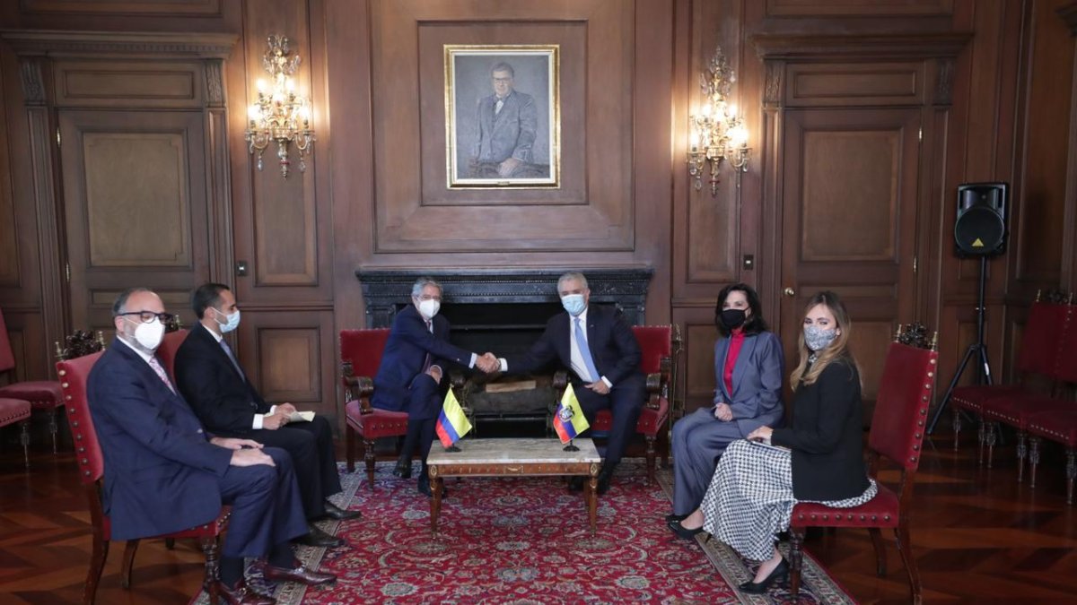Reunión. El presidente electo Guillermo Lasso hizo ayer su primer desplazamiento fuera del país para reunirse con Iván Duque de Colombia.