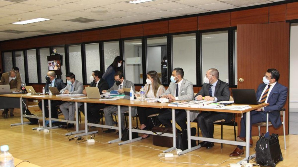 Defensa. Abogados durante la audiencia de formulación de cargos.