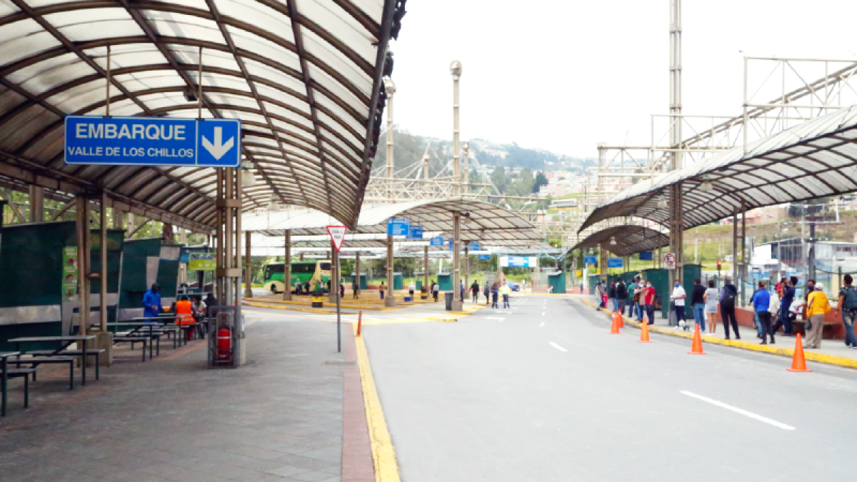 Más de 2.000 frecuencias salen de las terminales.