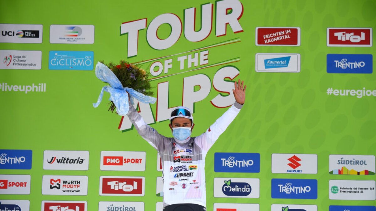 Alexander Cepeda mantiene el maillot blanco como el mejor de los jóvenes en el Tour de los Alpes.