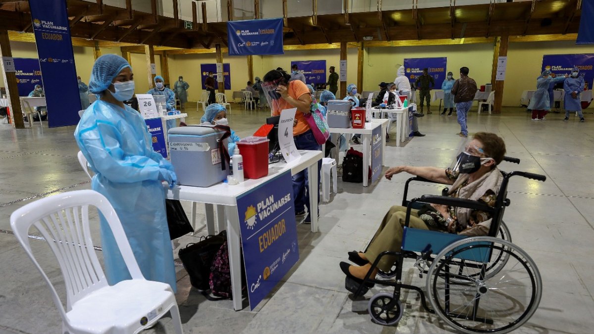 Las fallas y dudas sobre el proceso de vacunación persisten.