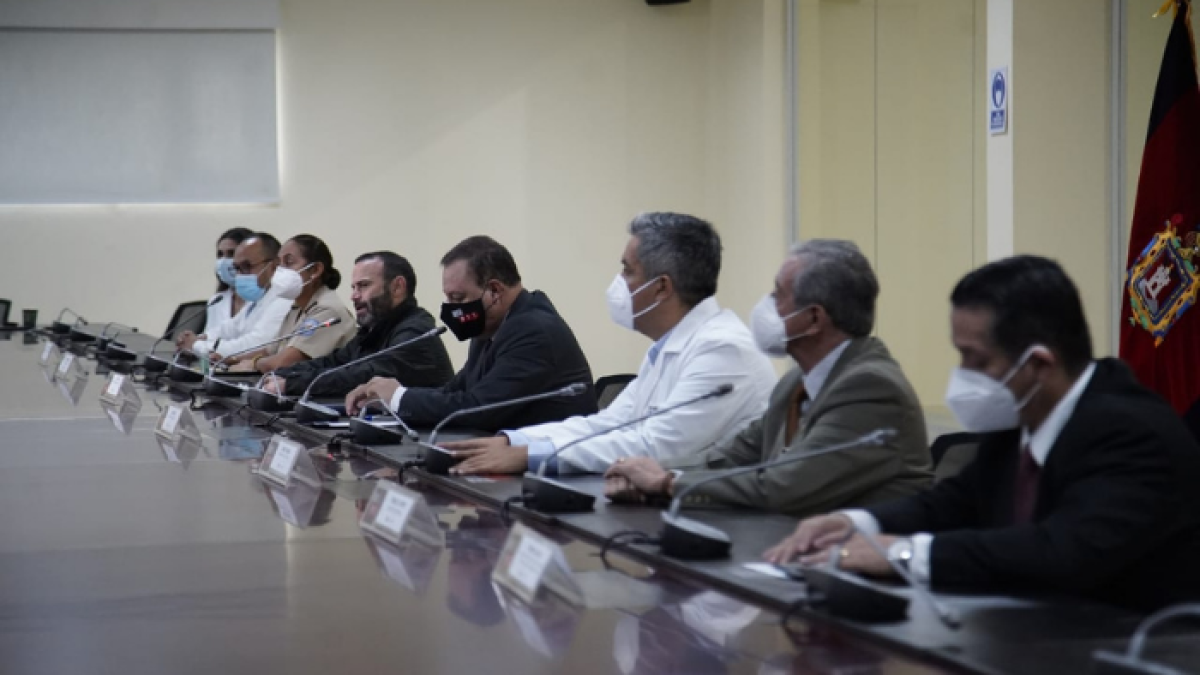 El COE recomienda estricción total para el fin de semana.