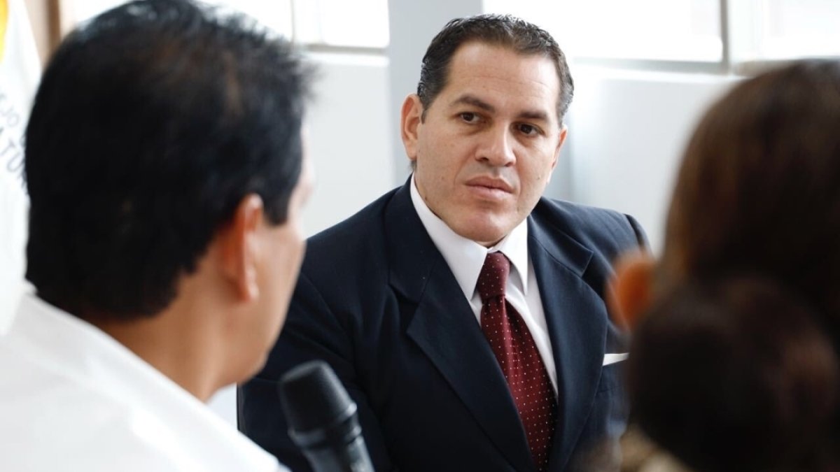 Gabriel Manzur fue llamado a juicio por presunto enriquecimiento ilícito junto con otra persona, sobre quienes pesa orden de prisión.