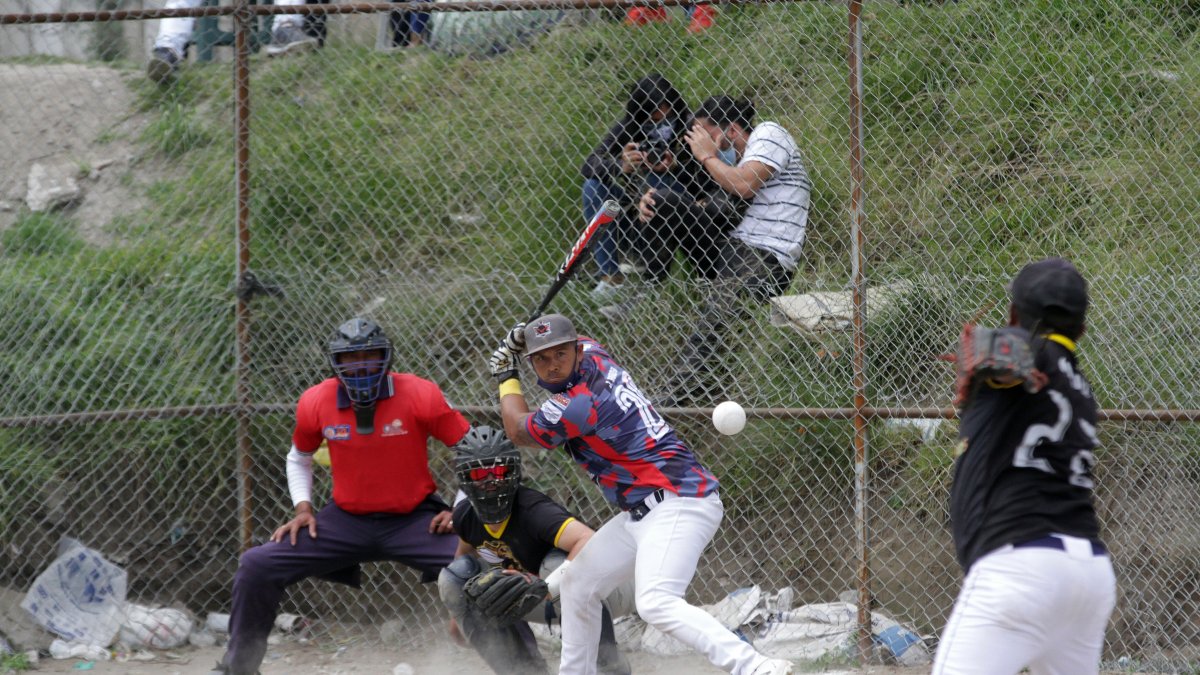En las canchas del Barrio Corazón de Jesús se realizó la final del Softbol entre Cigarreros y Mercenarios
18 DE ABRIL DEL 2021
. Angelo Chamba.