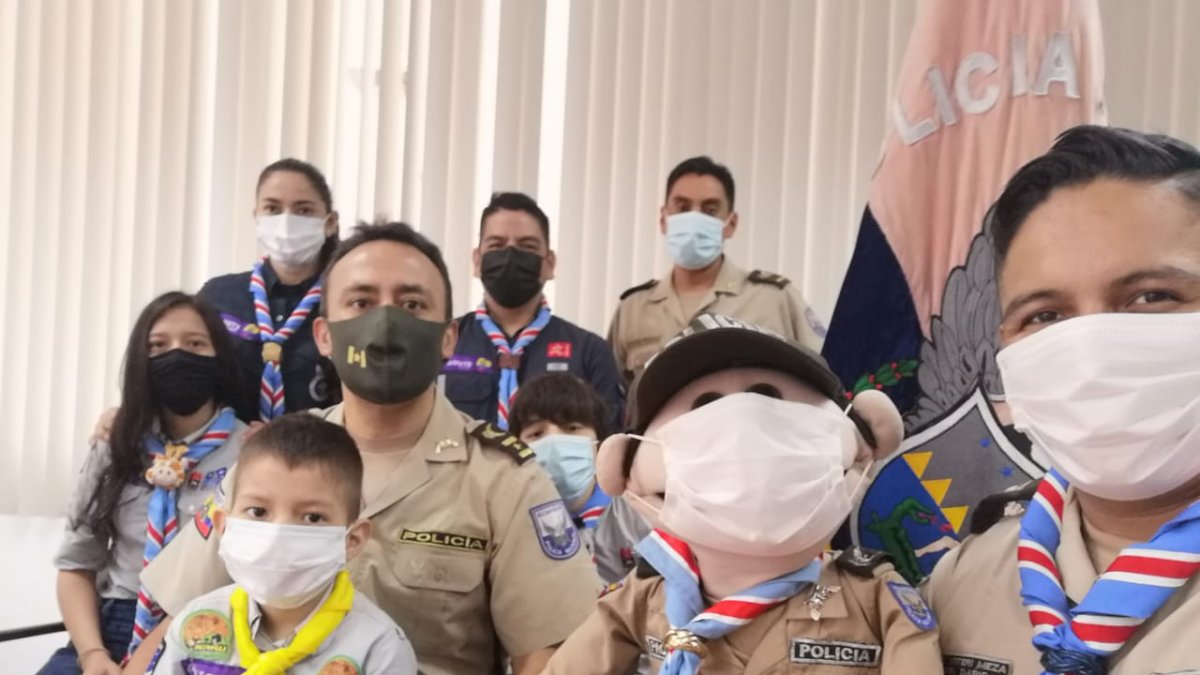 Jornada. Parte del personal que inauguró ayer el programa.