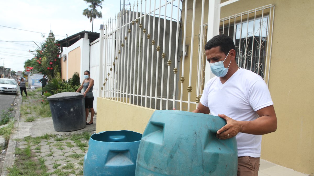 En la ciudadela Maldonado, el agua llega solo dos horas tres veces a la semana.