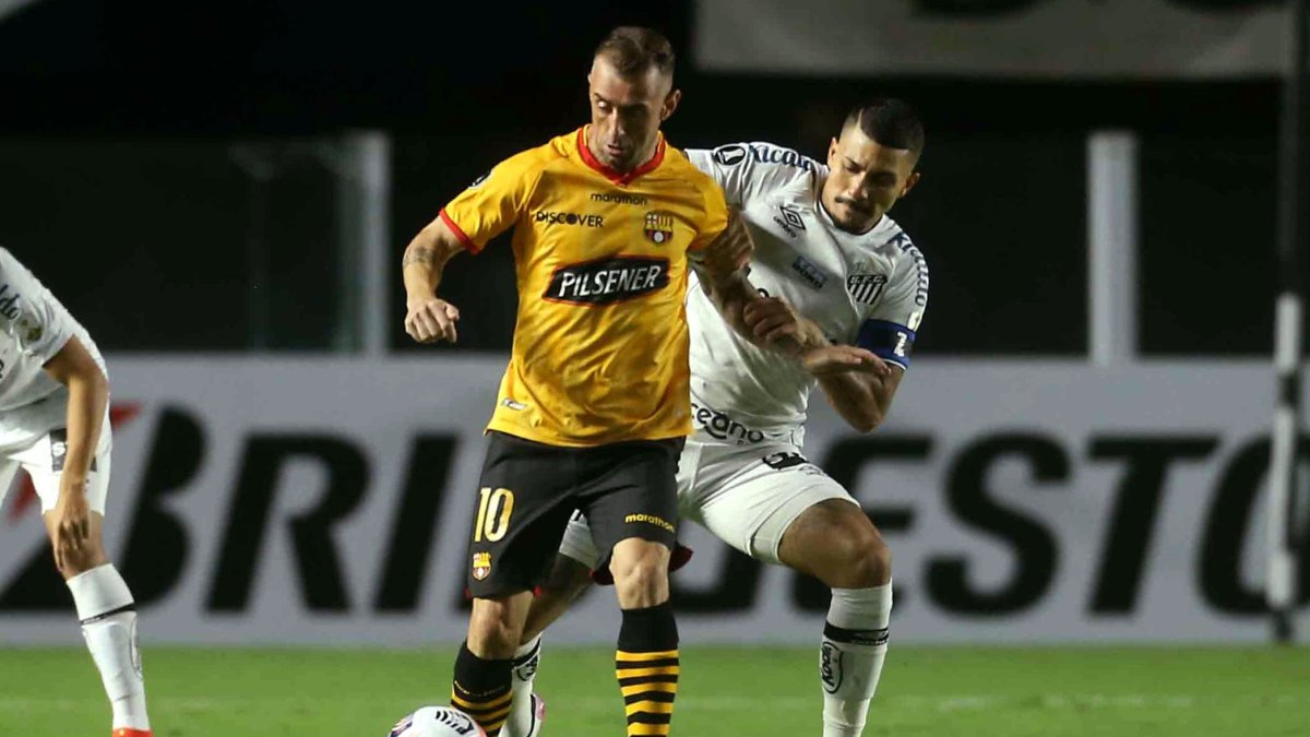 Barcelona logró un triunfo clave en su visita a Brasil contra Santos por la fase de grupos de Copa Libertadores. 