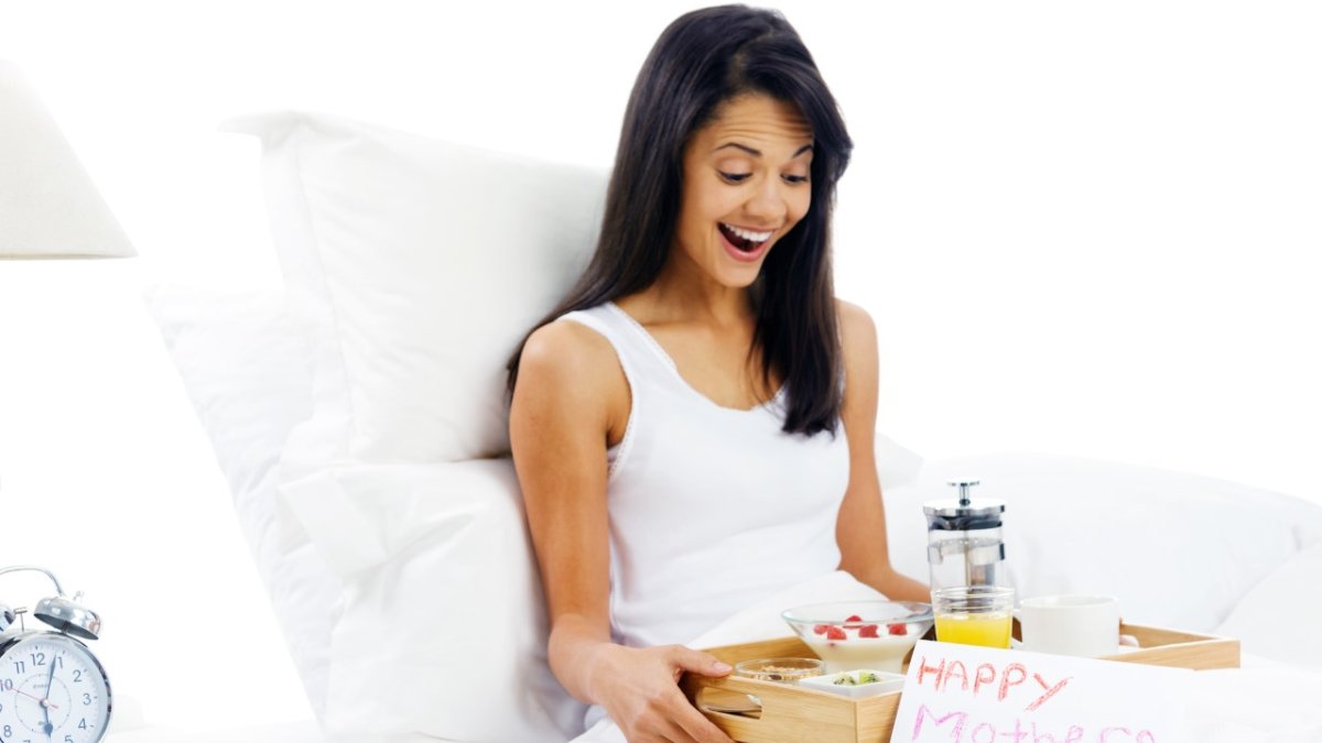 Con un delicioso desayuno consienta a mamá