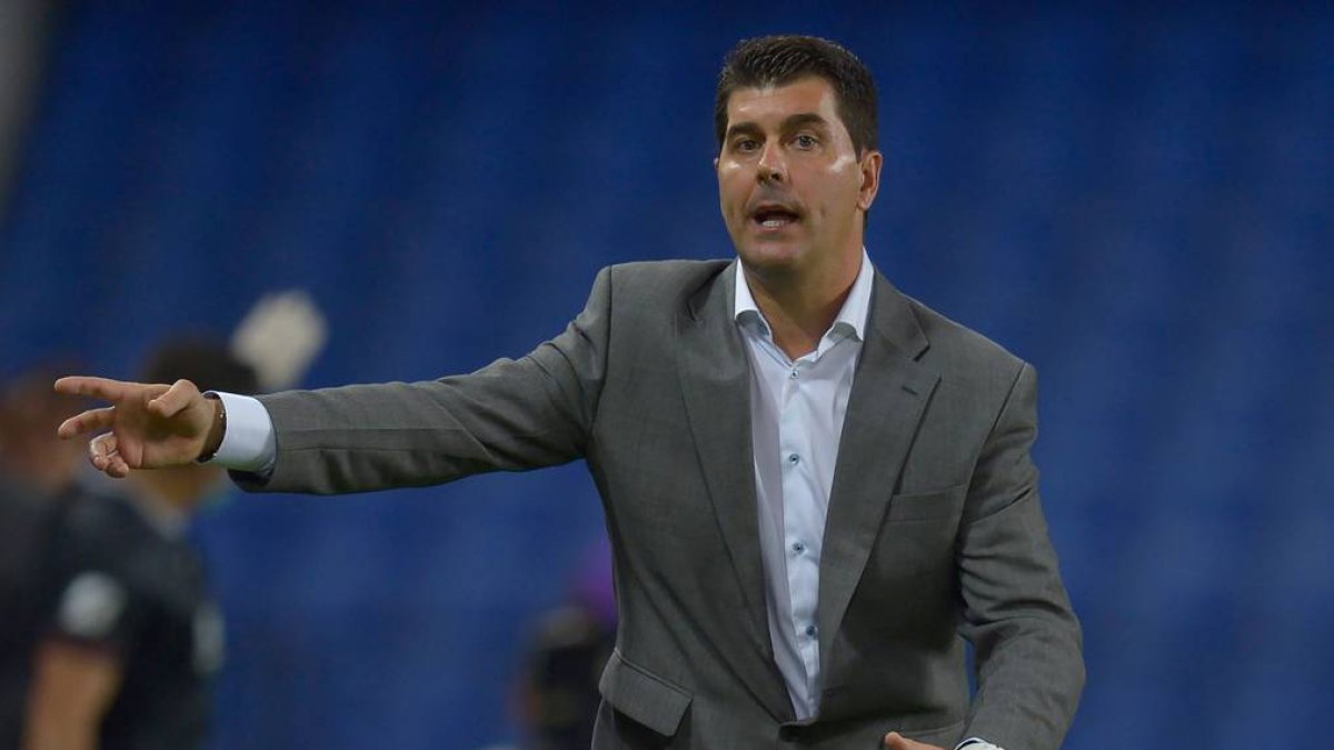 Ismael Rescalvo tiene la importante tarea de devolverle la confianza a sus jugadores para el duelo ante Independiente .