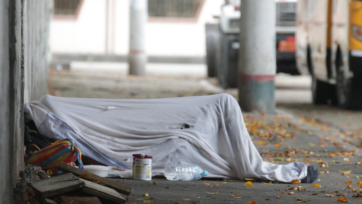Referencial. En muchos sectores de Guayaquil se observan imágenes como la plasmada en la gráfica: consumidores de drogas que viven y duermen en las calles.