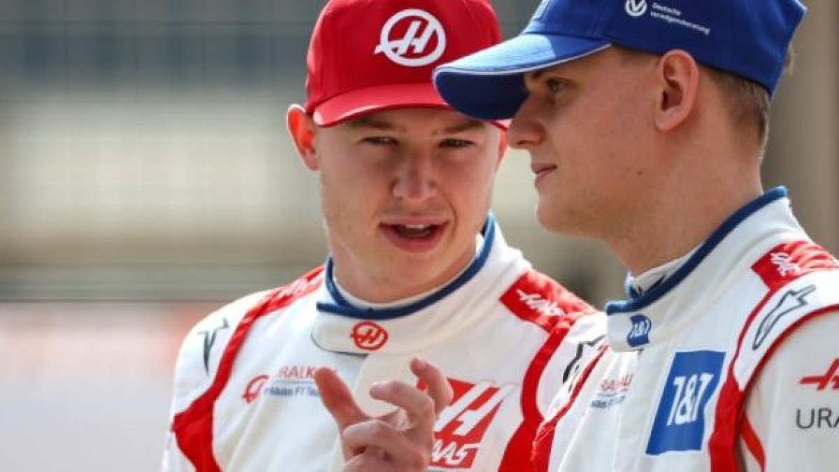 Mazeptin (i) y Schumacher llevan una relación tensa en el equipo.