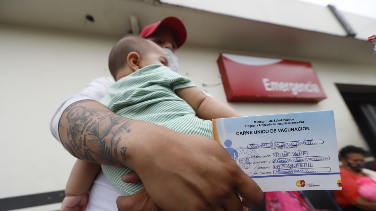Odisea. Entre diciembre de 2020 y febrero de 2021 fue una pesadilla buscar en los dispensarios vacunas para los niños. En la foto, Jorge Escobar.