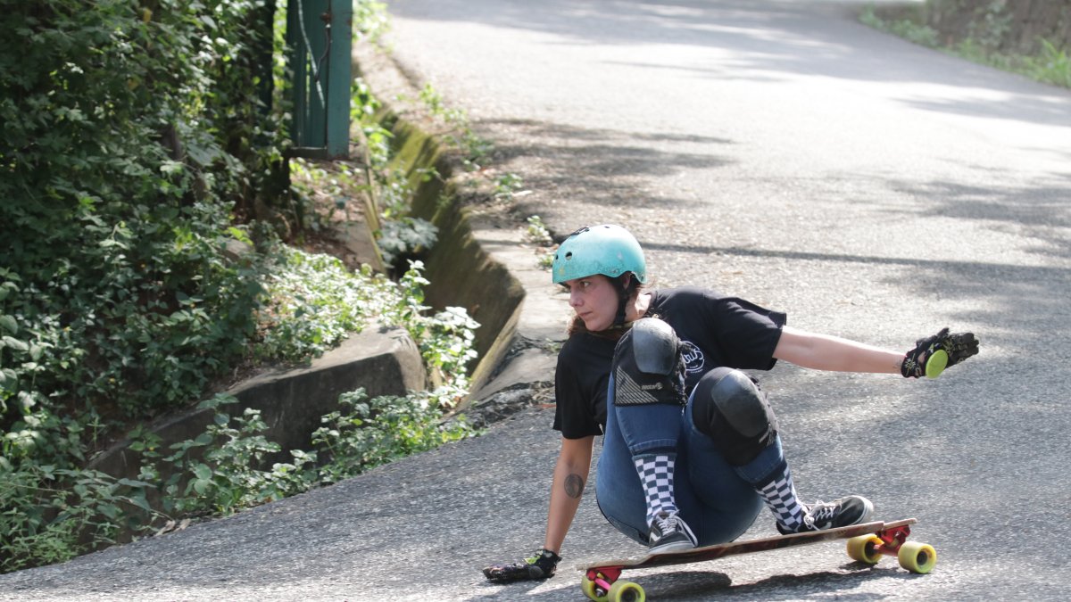 Andrea Gómez es embajadora de Longboard Girls Crew Mundial y encabeza el movimiento en Ecuador.