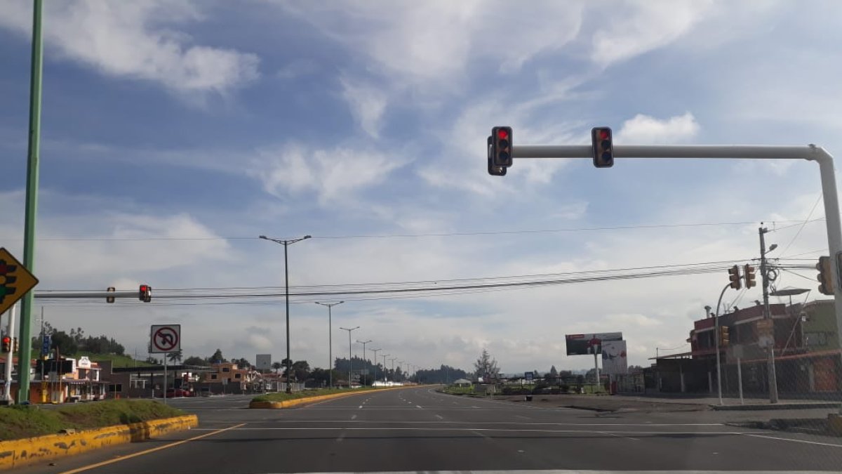 Vías. La vía E35 que comunica las provincias de Pichincha, Cotopaxi y Tungurahua, lucía casi vacía este sábado.