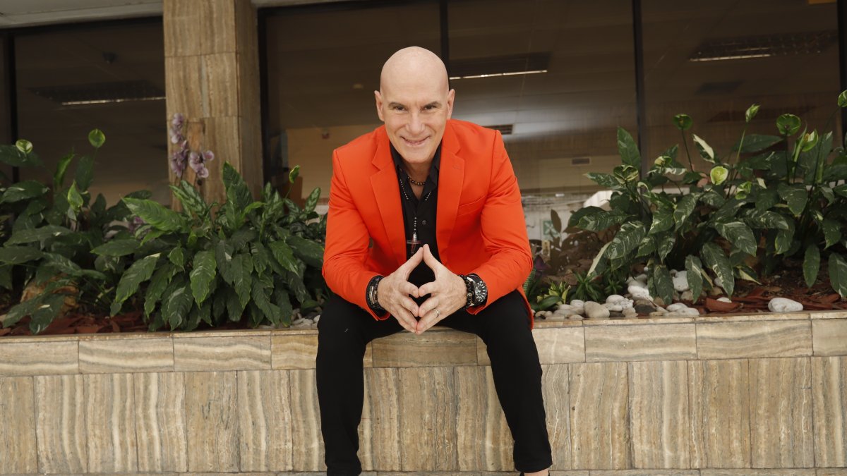 Fabián regresa a la televisión tras varios años de ausencia.