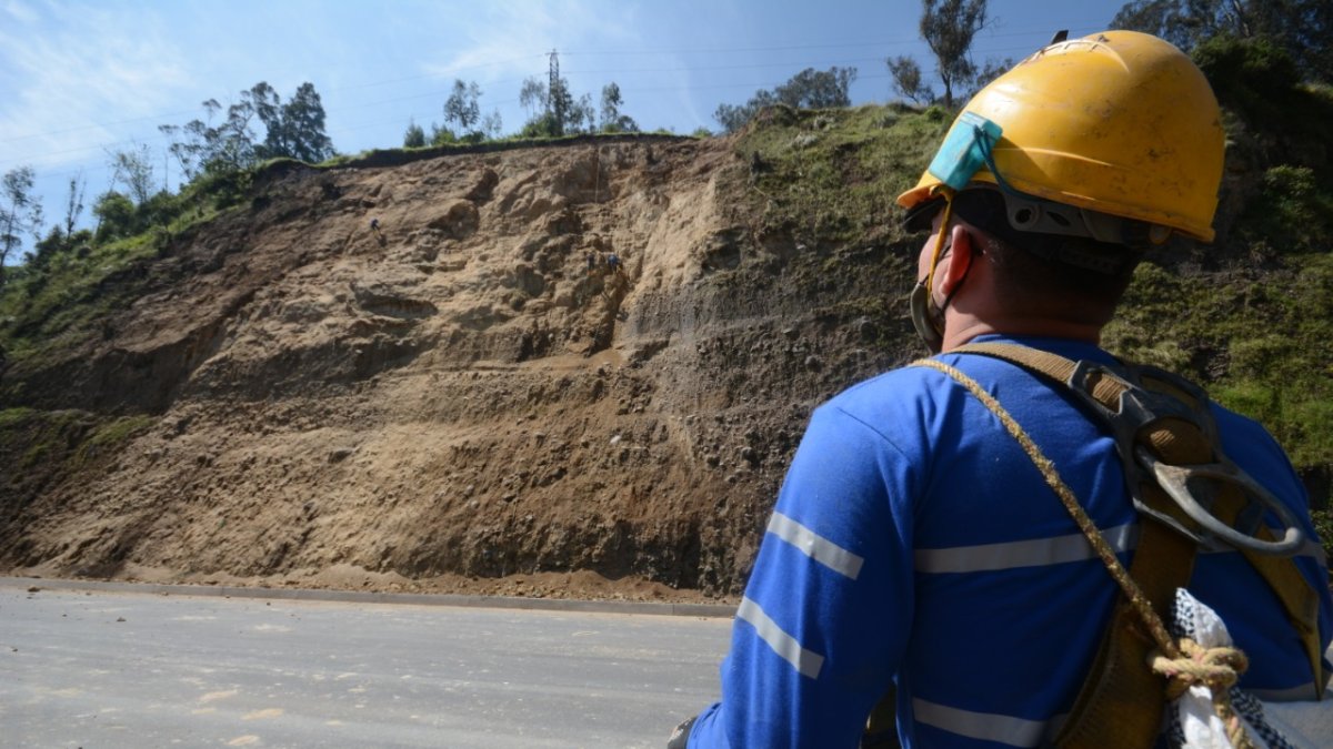 Trabajos. En el sector de El Trébol siguen los trabajos de estabilización de taludes.