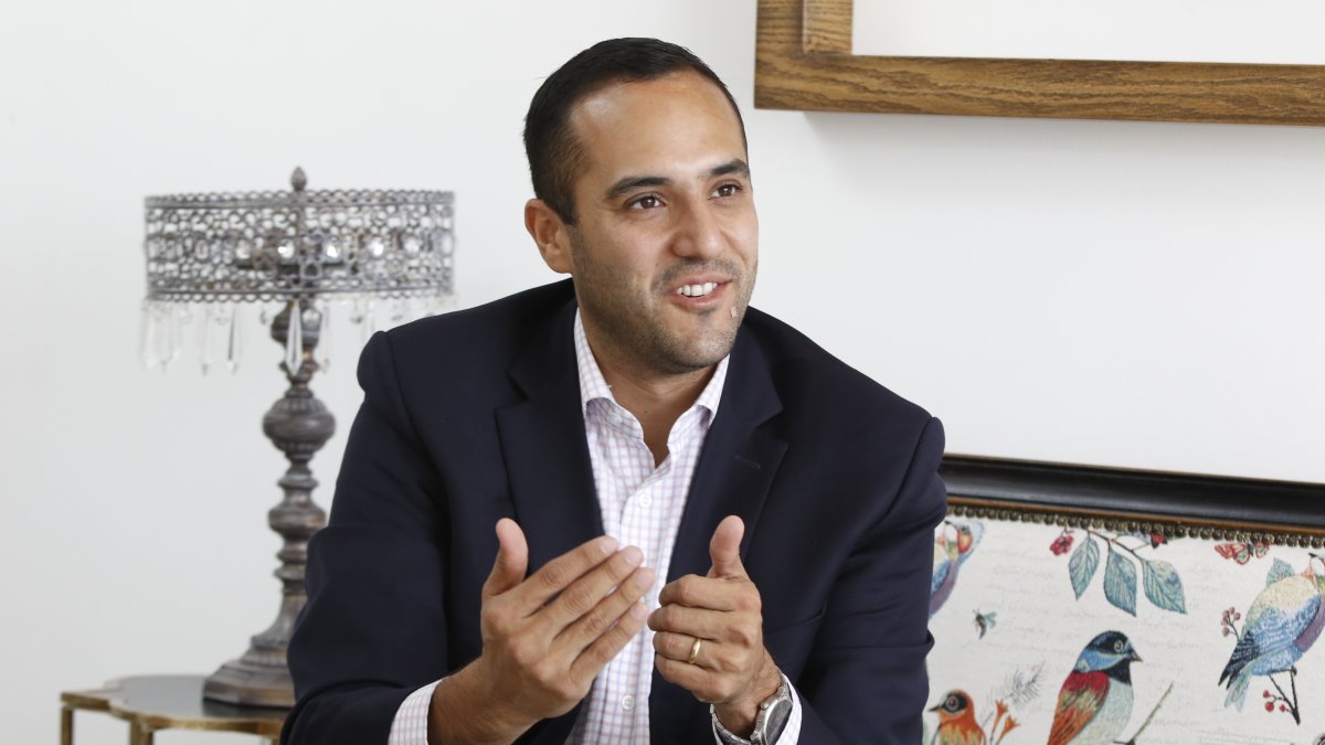 Holguín fue candidato a la Alcaldía de Quito por el movimiento CREO en las elecciones seccionales de 2019.